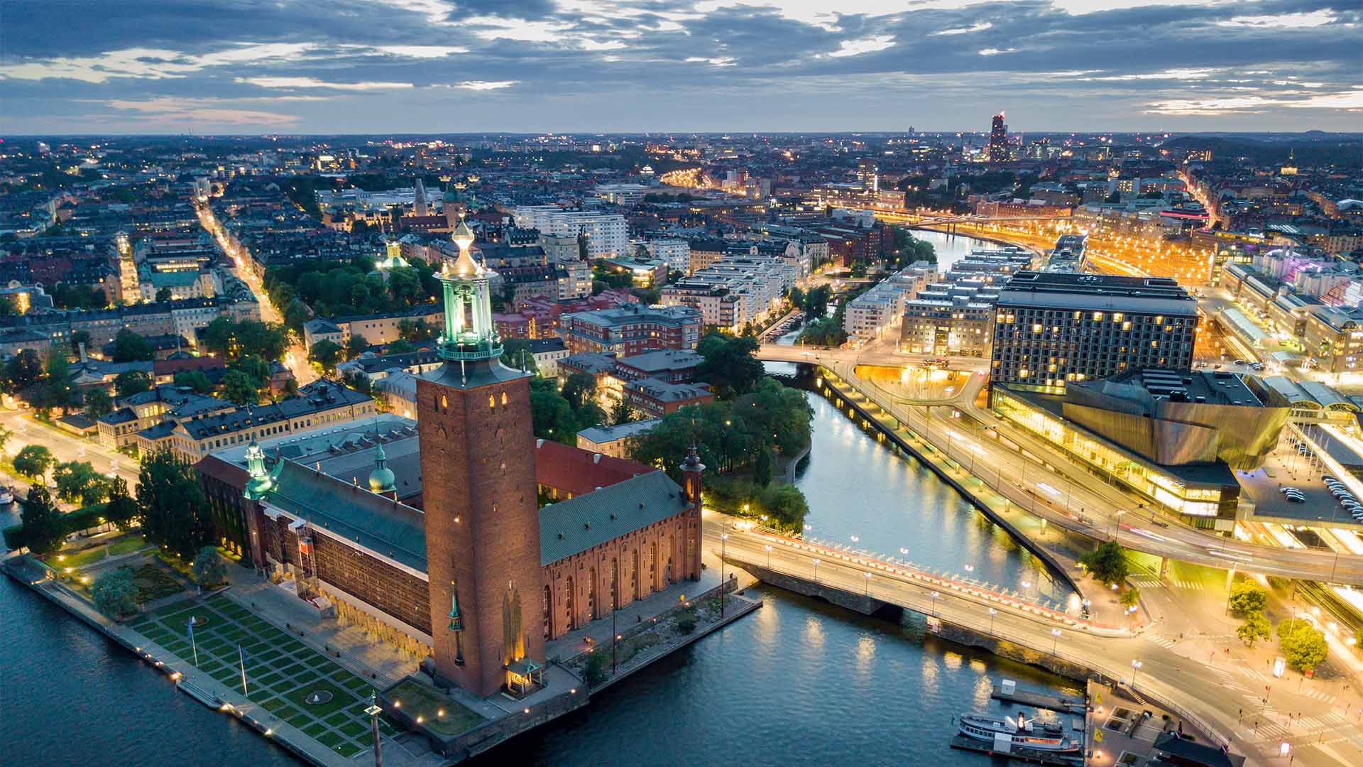 Svenskarna är förmögnare än någonsin. Den nya Aktia Aktieobligation Sverige är en kapitalskyddad möjlighet att dra nytta av utvecklingen på Stockholmsbörsen.